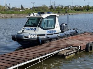łódź służbowa Policji na Zalewie Zemborzyckim
