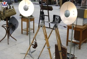 stare policyjne lampy techniki kryminalistyki