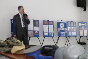 Pan Zbigniew Skrzypek podczas prelekcji