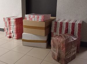 paczki zabezpieczonych papierosów bez polskich znaków akcyzy