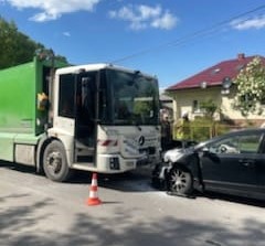 ciężarówka i samochód osobowy