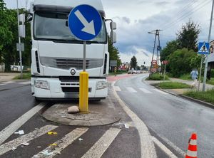 pojazd ciężarowy na miejscu wypadku