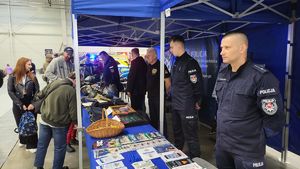 policjanci na stoisku na Targach Lublin