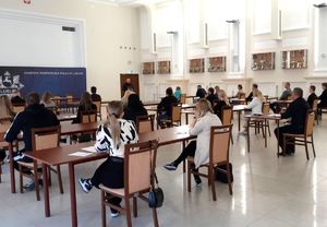 kandydaci do Policji piszą test wiedzy