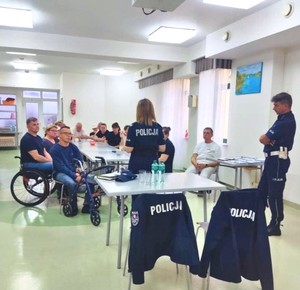 policjanci podczas spotkania z du Aktywności Zawodowej w Łęcznej