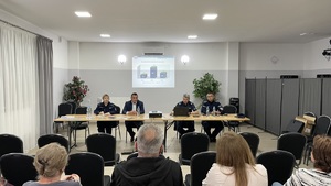 policjanci na debacie społecznej