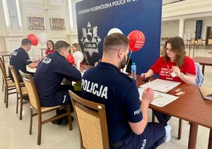 policjanci podczas rejestracji dawców szpiku