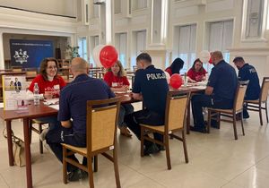 policjanci podczas rejestracji dawców szpiku