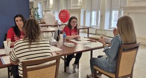 pracownicy podczas rejestracji dawców szpiku