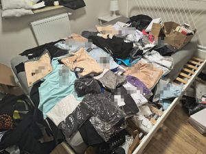 zabezpieczone podrobione ubrania