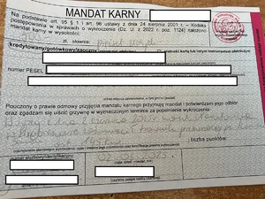wypełniony mandat karny na kwotę 500 złotych