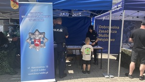stoisko policji na festynie