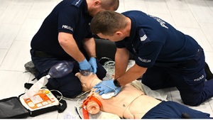 policjanci podczas ćwiczeń