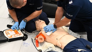 policjanci podczas ćwiczeń