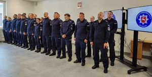 policjanci w szeregu