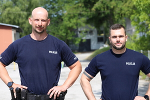 Zdjęcie przedstawia zwycięską parę policjantów z Łukowskiej Komendy.