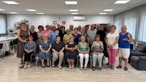 zdjęcie grupowe seniorów
