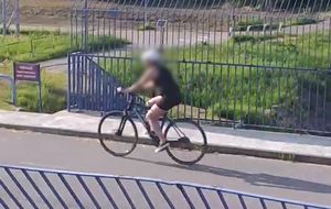 rowerzysta biorąca udział w wypadku