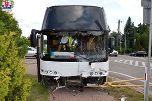 uszkodzony przód autokaru