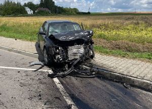 uszkodzone Audi po zderzeniu z Citroenem
