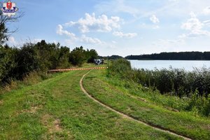 Zalew w Zamościu, gdzie doszło do utonięcia 50-latka. Policyjna taśma