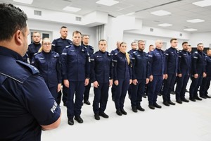 kadra Ośrodka Szkolenia Policji w Lublinie i słuchacze kursu aspiranckiego podczas zbiórki