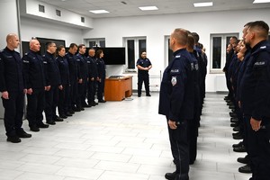 kadra Ośrodka Szkolenia Policji w Lublinie i słuchacze kursu aspiranckiego podczas zbiórki