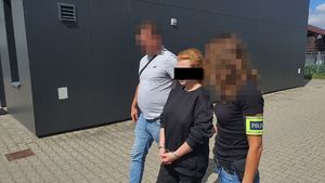 kobieta w kajdankach