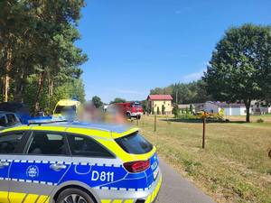 pojazdy służb na miejscu wypadku z udziałem 6-latka