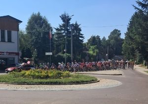 III etap Tour de Pologne Women, kolaże jadą ulicą