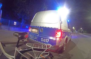 rower na tle radiowozu