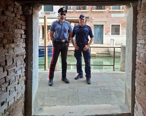 polski i włoski policjant