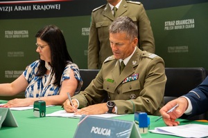Podpisano porozumienia dotyczące szkoleń w oddziałach o profilu mundurowym