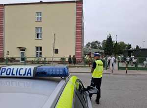 policjant pod szkołą