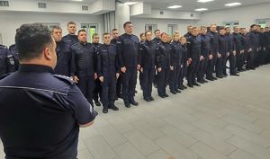 kierownik ośrodka na tle słuchaczy