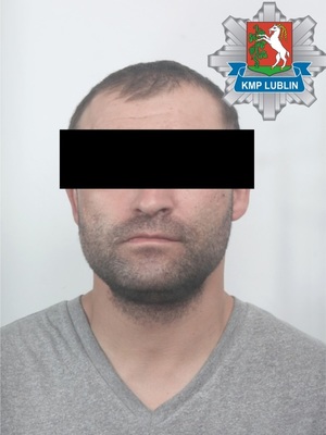 zamaskowany wizerunek zatrzymanego mężczyzny