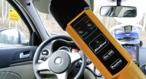 Zdjęcie poglądowe. Urządzenie do badania stanu trzeźwości w kontrolowanym pojeździe