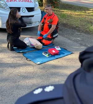 instruktaż udzielania pierwszej pomocy dla kobiety