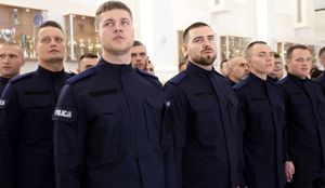 nowoprzyjęci policjanci