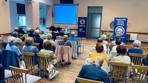 spotkanie seniorów z policjantami