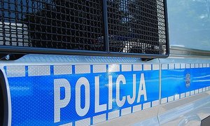Bok radiowozu z napisem Policja.
