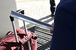 odblask trzymany w ręku