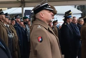 przedstawiciel; służb obecni na uroczystości