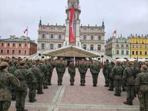 żołnierze WOT podczas Apelu