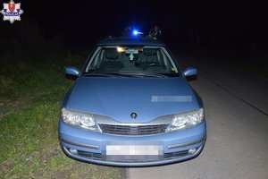 pojazd osobowy zatrzymany do kontroli w porze wieczornej