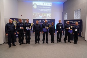 zdjęcie najlepszych policjantów operacyjno - rozpoznawczych