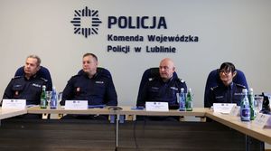 uczestnicy seminarium: Zastępca Komendanta Głównego Policji nadinsp. dr Rafał Kochańczyk, Dyrektor Biura Koordynacji Postępowań Kwalifikacyjnych i Szkolenia Policji KGP insp. Sylwia Majewska-Mazepa, Komendant Wojewódzki Policji w Lublinie insp. Tomasz Gil, Zastępca Komendanta Wojewódzkiego Policji w Lublinie insp. Andrzej Mioduna