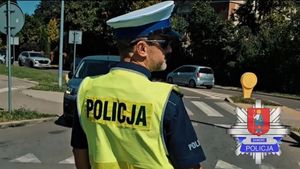 policjant w okolicy przejścia dla pieszych