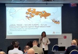 uczestniczka seminarium podczas wystąpienia