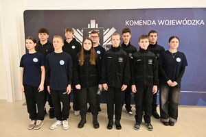 uczniowie klasy mundurowej